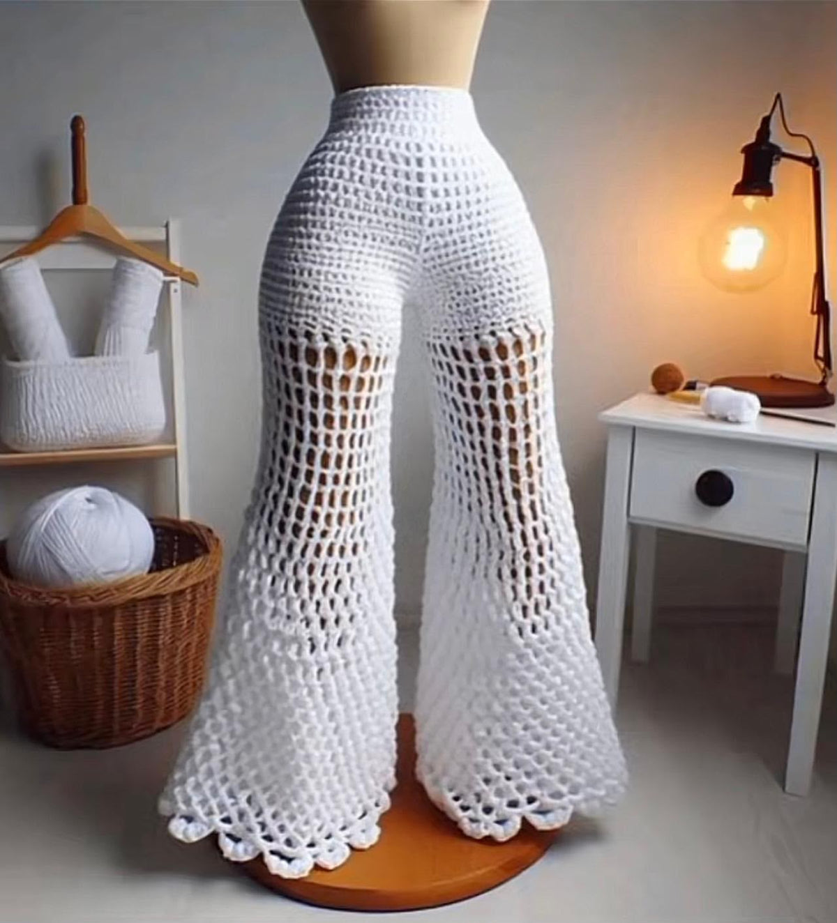 Verdusa Hollow-out Crochet Beach Pants